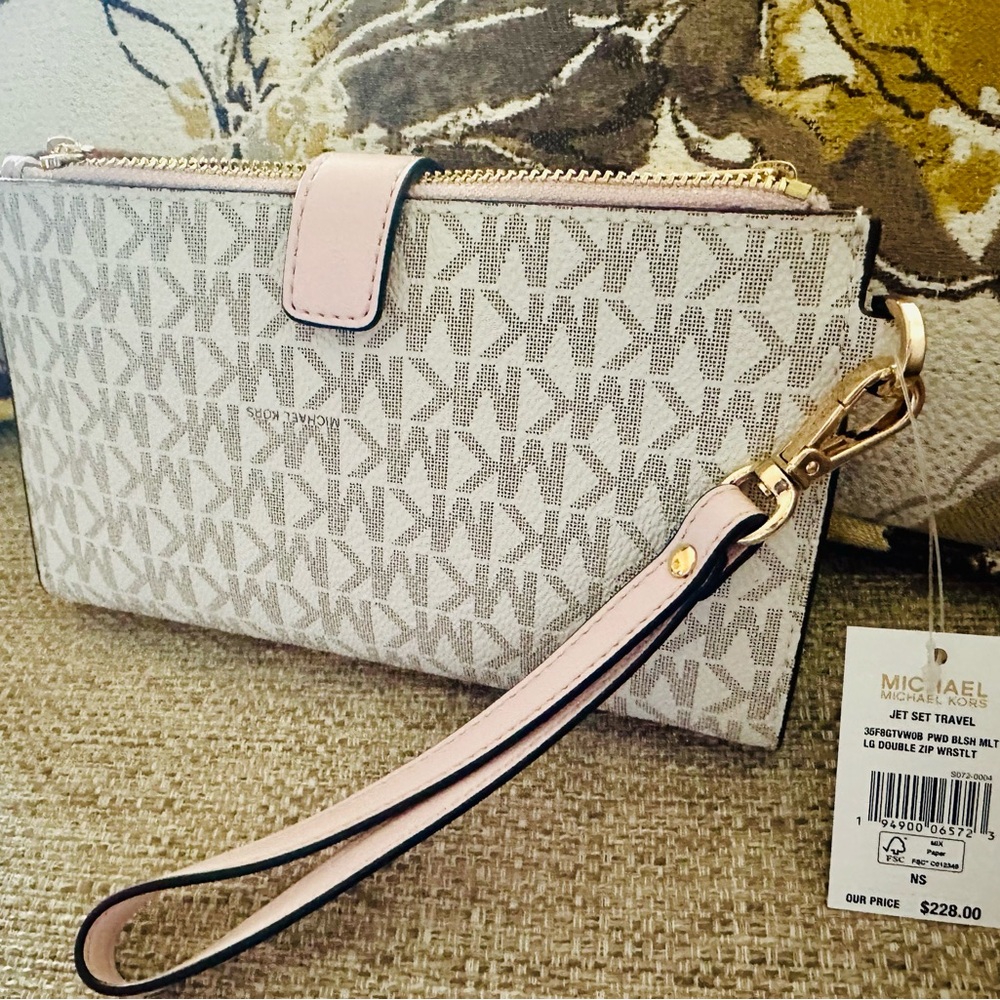 Michael Kors Wristlet. Large Jet Set Blush Multi Huge organization - Picture 9 of 15